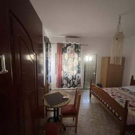 酒店 Linda's Durrës