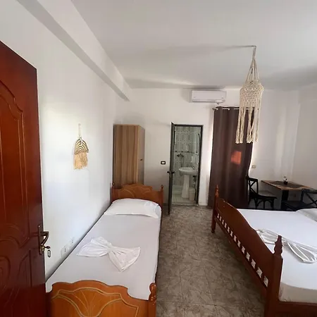 Linda's Hotel