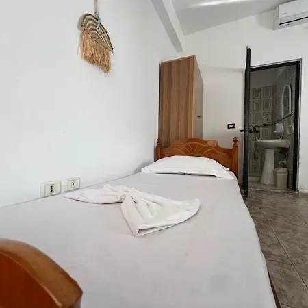 Linda's Hotel