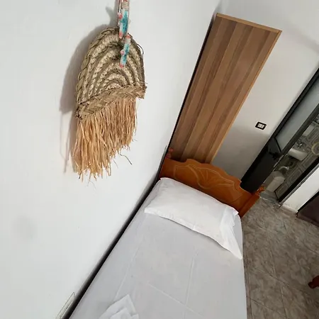Linda's Hotel *